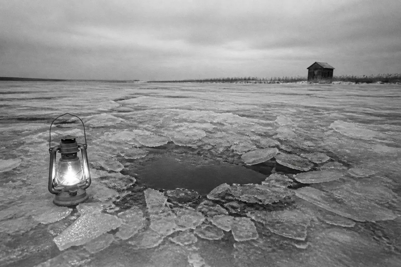 Broken gadget sinking into the Ice Fish hole